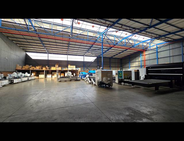 2,170M² WAREHOUSE TO LET IN SPARTAN